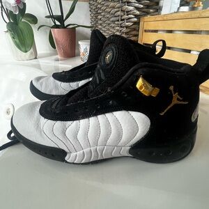 Nike Kids Black and Gold Sneakers